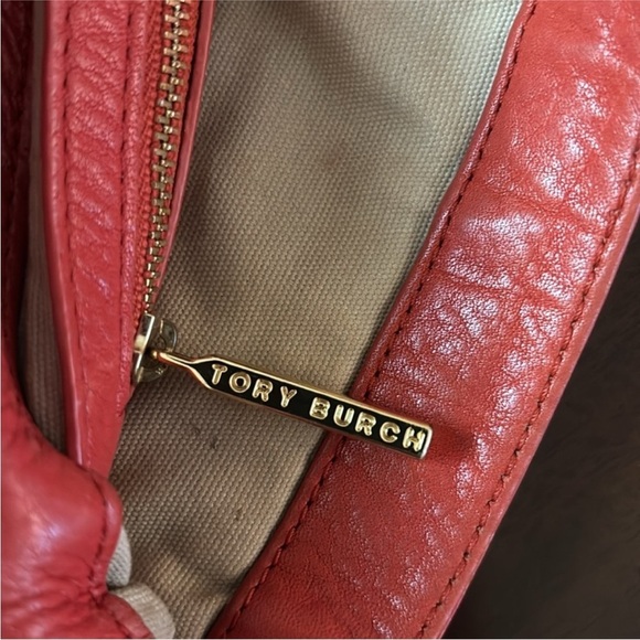 Tory Burch | Orange Amanda Leather Detachable Chain Crossbody Strap Clutch Bag - Picture 2 of 16